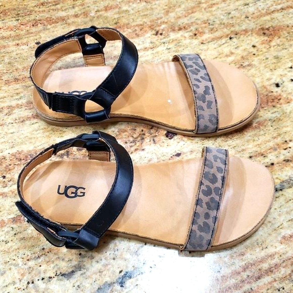 Ugg girls sandels sz 3 animal print adjustable straps